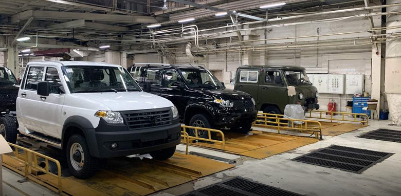 УАЗ «Патриот» обновится впервые за 9 лет. Что нового получит флагманский внедорожник и когда он выйдет, рассказал глава компании